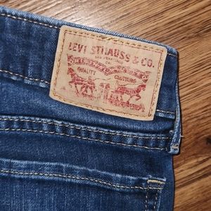 Womens levis size 25x28